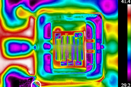 紅外熱成像定位PCBA失效分析中的異常短路熱點